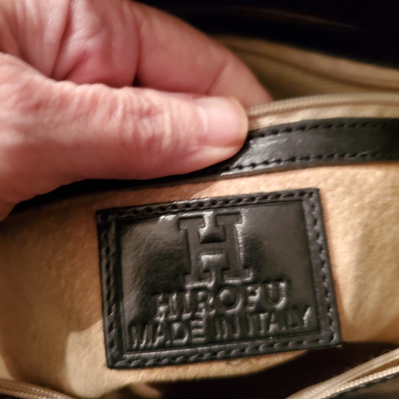 Hirofu Elegant Black Leather Tote Bag - Picture 11 of 15